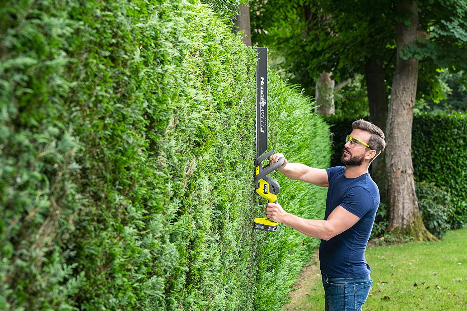 RYOBI RY18HT55A-0 cordless hedge trimmer Review : 2023