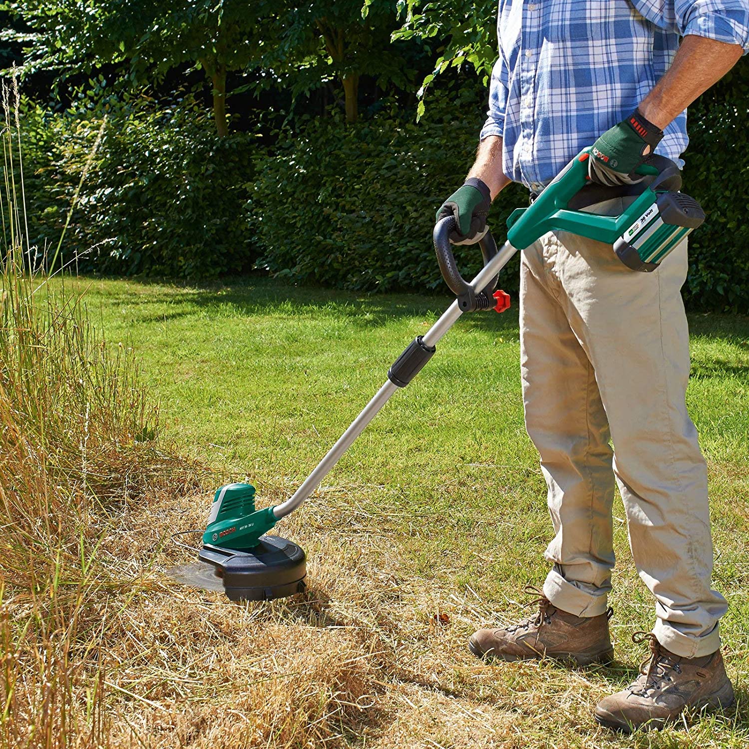 Bosch AdvancedGrassCut 36 Cordless Grass Strimmer: Efficient Garden Trimming
